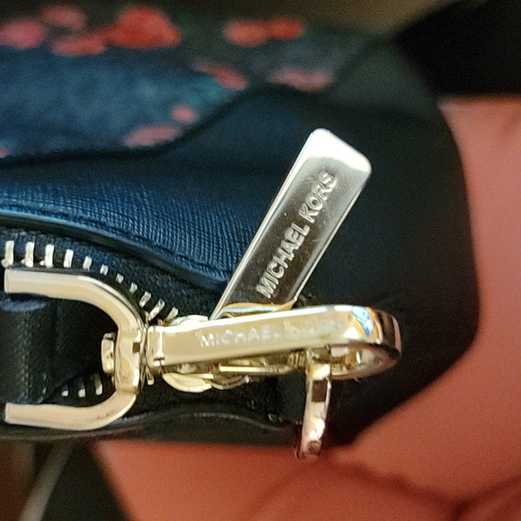 Michael Kors Rose Print Purse New - Picture 5 of 13